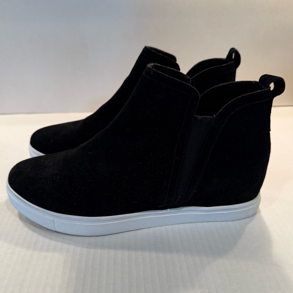 Like New Blondo Georgette Black Suede Waterproof Zip Boots